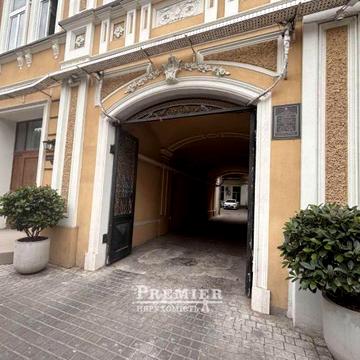 Квартира - сердце Одессы ул. Ланжероновская 74 м2 90000$