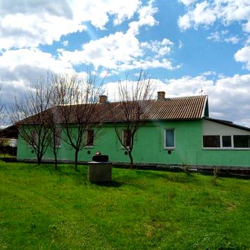 Будинок зі ставком