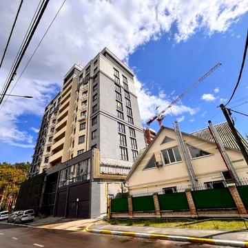 Будинок зданий, власники поступово отримують право власності.