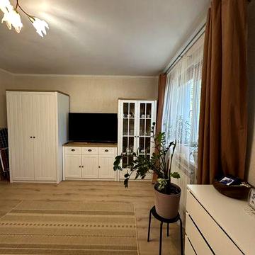 2 кімнатна квартира поруч з гімназією