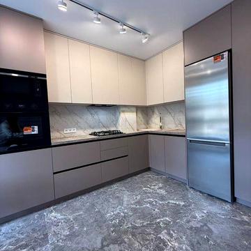 Новий якісний ремонт! Поруч ліс, набережна