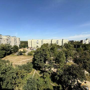 Продаж 2-кімнатної квартири Лісовий масив метро Лісова