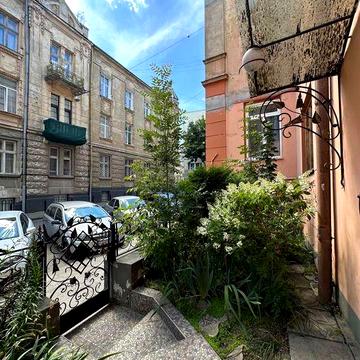 Продаж 1кім кв в центрі міста поруч ЛНУ та парку Франка