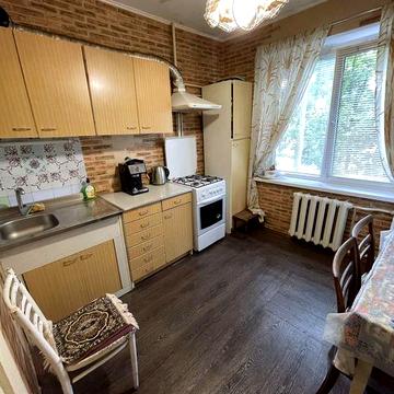 Продам 2х ком.квартиру Победа 6/Героев 45.