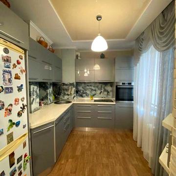В продаже 3 комнатная с кухней студией с капитальным ремонтом