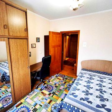 Аренда 3 ком квартиры возле метро Академгородок, 72м2, ул. Ефремова 19