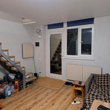 Продам 1 кімнатну дворівневу квартиру з  власним двориком..