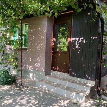 Продам будинок смт Васильківка , аренди не має, ЖИВУТЬ КВАТИРАНТИ