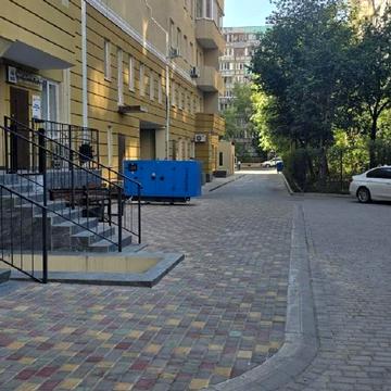 Сонячна вул., 4