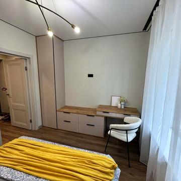 Нова 2к квартира біля озера з дизайнерським ремонтом та і/о