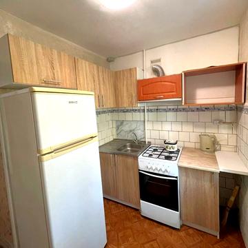 Богдана Хмельницького просп. (Героїв Сталінграда), 8