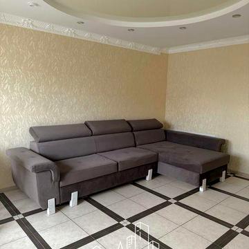 Продається простора дворівнева квартира поруч з центром!