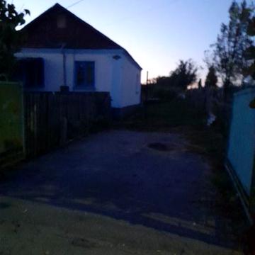 Продам пів будинку