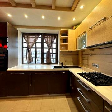 Простора 2-поверхова квартира на Заболотного, 108м², комора в подаруно