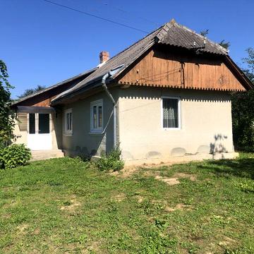 Продається будинок в центрі села Уличне