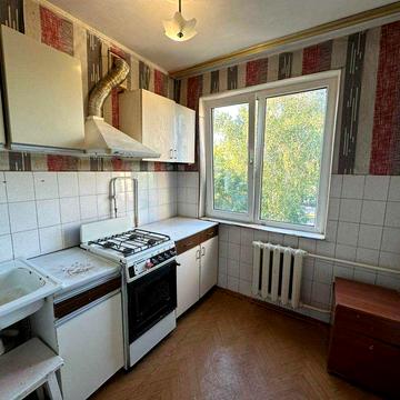 Продаж затишної 2 кімн кв-ри по вул Льотній, 11а навпроти маг. "Седам"