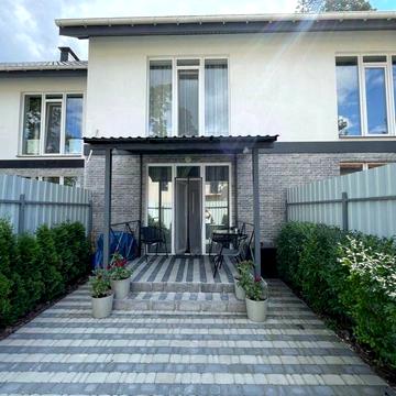 Таунхаус з ремонтом в курортному Ворзелі