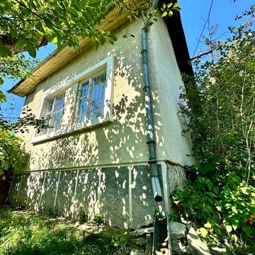 Двоповерховий будиночок із сауною біля озера, поруч із м. Дрогобич