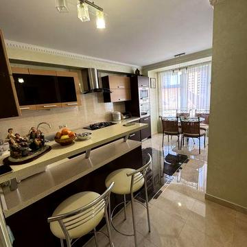 Прожаж 3х кім квартири вул. Плугова