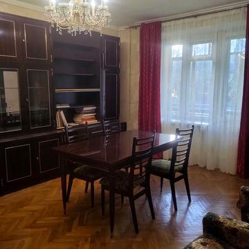 Степана Бандери вул., 7