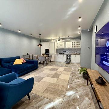 Таунхаус з якісним ремонтом басейном і гаражем. КМ Green Place