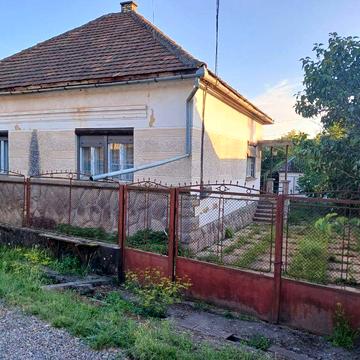 Добротний будинок в тихому районі Берегова