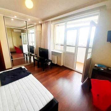 Аренда 3 ком квартиры возле метро Левобережная, 110м2 Раисы Окипной 10