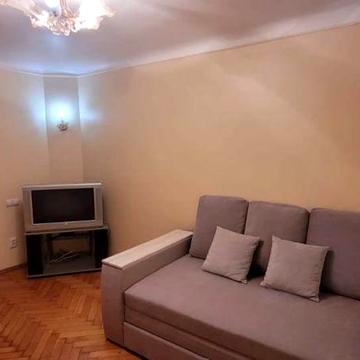 Оренда двох кімнатної квартири по вулиці Дорогожицька 18