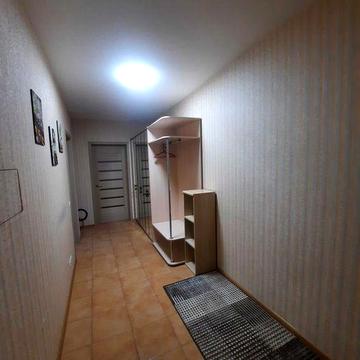 Без % для орендаря.  Велика  1-к - 60 кв.м.  Олени Пчілки 2А.