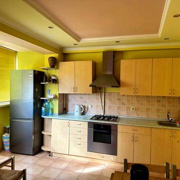 Продаж 3-х кімнатна на Рокосовського 6