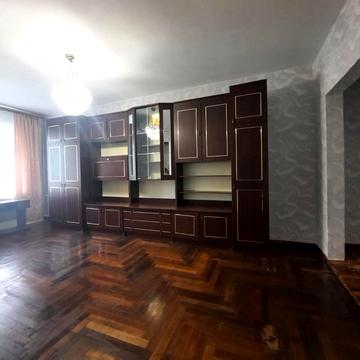 Героїв Крут вул. (12 Квітня), 2-Б