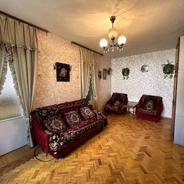 Космонавтів просп., 43