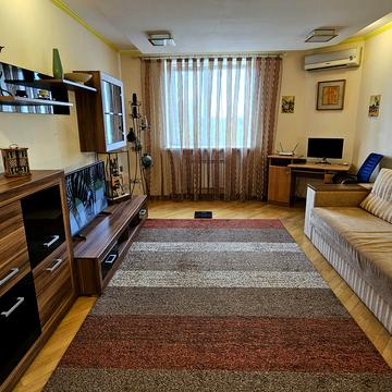 Кадетський Гай вул., 3