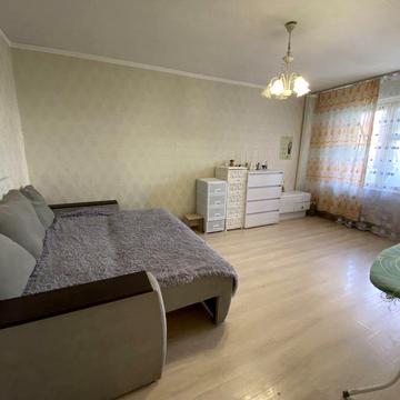 Квартира метро харьковское, позняки 15 мин пешком.