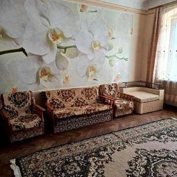 Здам 2 кімнатну квартиру в центрі.