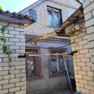 У моря и леса, Ривьера, Фонтанка, в центре села дом с коммуникациями