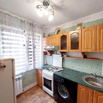 Продам 2х кімнатну Саксаганськи р.  Поверх 2/5 Кімнати окремі