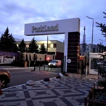 Практична вул., 8
