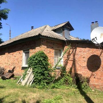 Продам будинок в селищі Недригайлів. Центр.