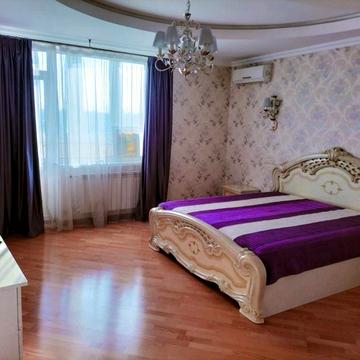 Дніпровська набережна вул., 23