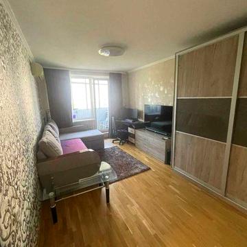 Продам 2 к. квартиру на Алексеевке