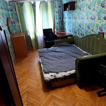 ВЛАСНИК,здається 3-х кімнатна квартира