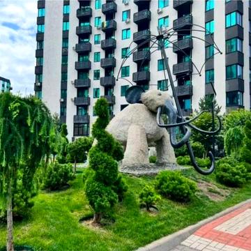 Героїв Небесної Сотні просп., 16/10