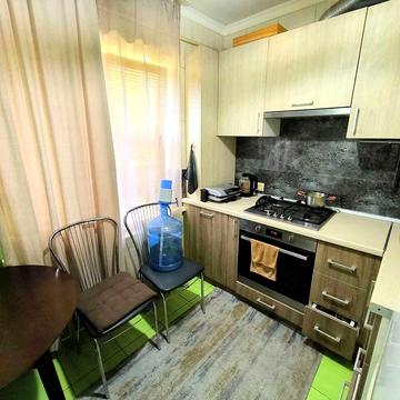 Продам 1кім.квартиру в центрі смтМакарів.Поряд вся інфраструктура
