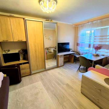 Продам 1кім.квартиру в центрі смтМакарів.Поряд вся інфраструктура