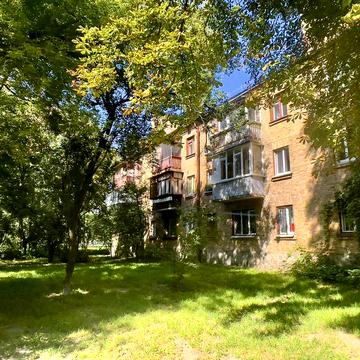 2 кімнатна вул Верховинна 8 3/3цегл. 56т.у.е. Метро Святошино 5хв.