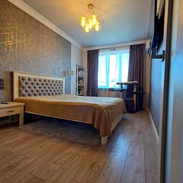 Продається трикімнатна квартира по вул.Ярослава Мудрого 3