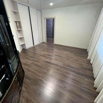 Простора 3-кімнатна квартира з ремонтом