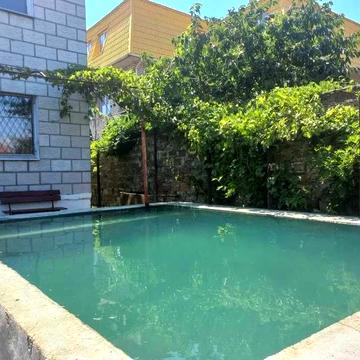 (13)Продам просторий 2-поверховий будинок в центрі с. Молодіжне.