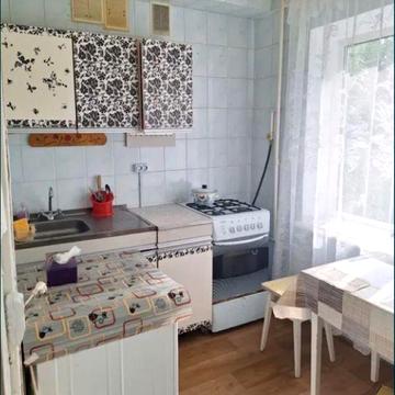 Салютна вул., 25
